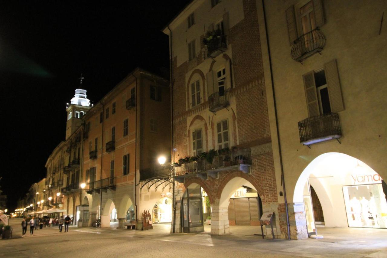 Appartamento Con Terrazza Nel Centro Storico. Cuneo Exterior photo